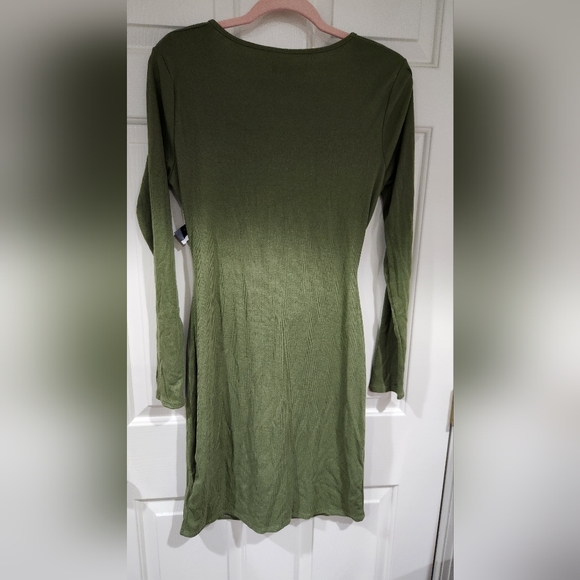 NWOT!! BCBG PARIS DRESS !! - Picture 3 of 3